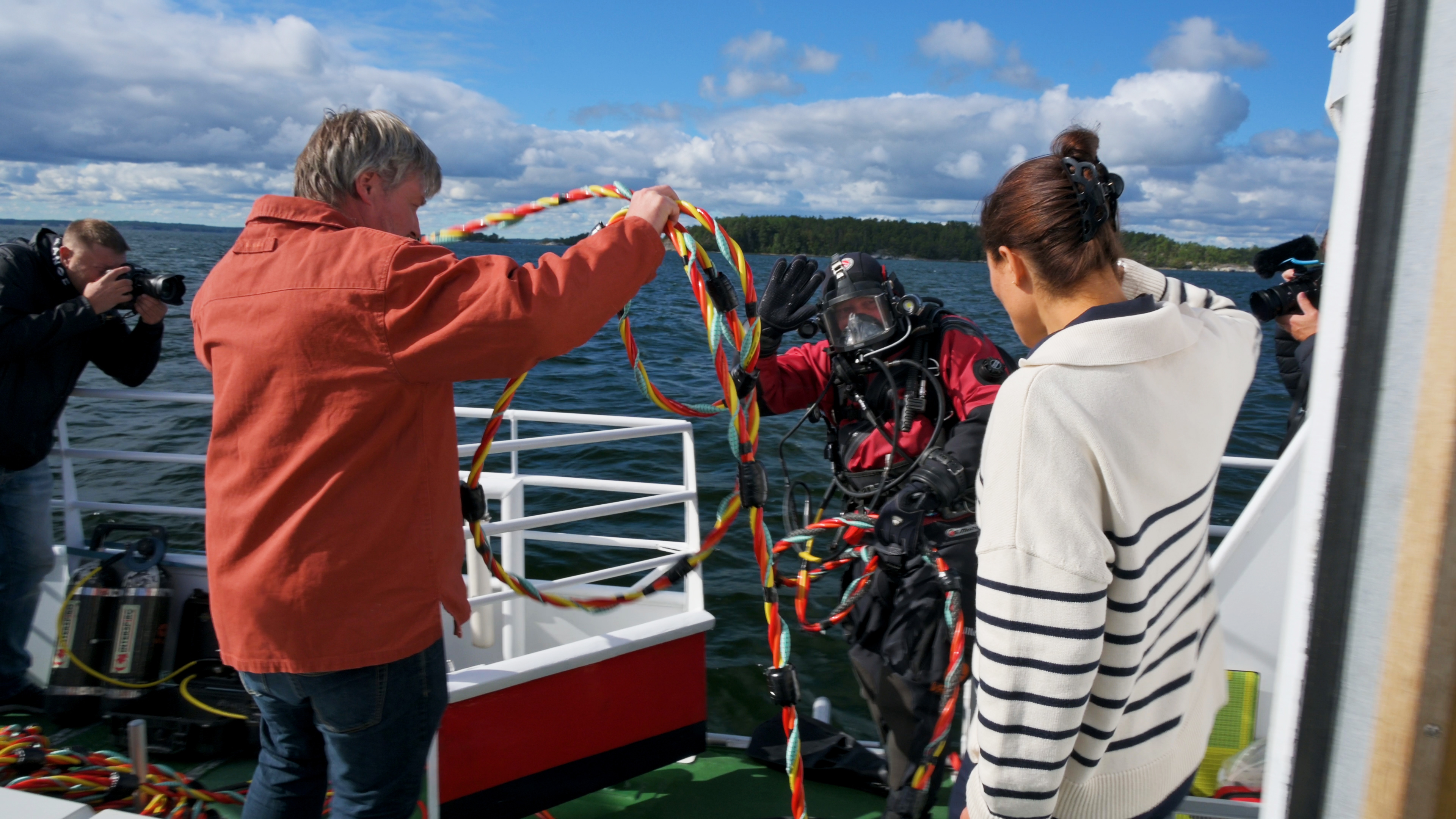 Marinarkeologerna dyker ner vid Osmundvraket.